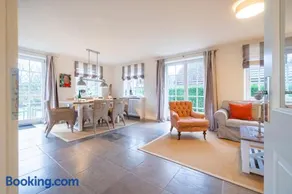 Reet Lodge - Image 1