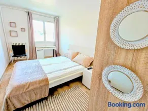 Private room in renovated apartment - Tram 1 min walk - Image 2