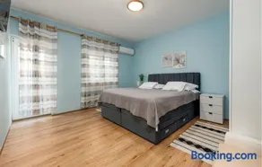 Four-Bedroom Holiday Home In Vrsi - Image 5