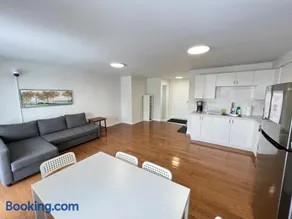 Letitia Heights !A Spacious and Quiet Private Bedroom with Shared Bathroom - Image 4