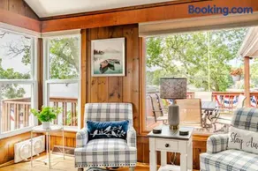 Comfortable Cabin on Lake and 20 min from Ski Hill and Alpine Valley - Image 4