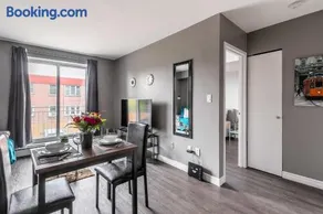 Glenview West - Modern Upper Unit Apartment with Private Balcony - Image 3