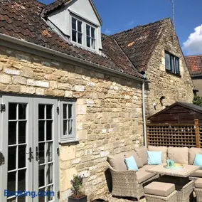 STABLES Stylish comfortable peaceful cottage with parking and outdoor space - Image 1