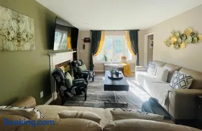 Private Estate, walk to Princeton downtown, 3 Bedrooms, 2 Bath, with Free Parking - Image 3