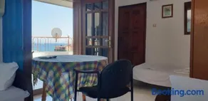 Lazur Hotel - Image 2