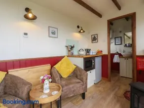 The Journeyman Luxury Shepherds Hut - Image 3