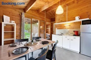 Bellissimo campeggio adatto alle famiglie con terrazza, barbecue e giardino | Vista sul giardino | Ammette cani - Image 1