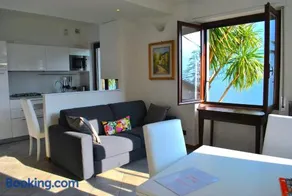 Apartment The Palm with Garden - Image 2