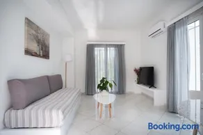 Naftilos Dryoussa Apartments - Image 3