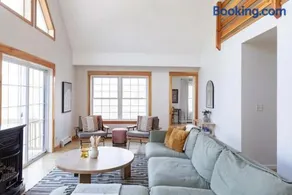 Sagewood Retreat - Stylish Catskills with Hot Tub - Image 4