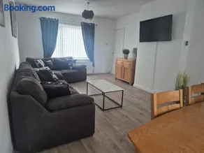 3 bedroom house-Ellesmere Port - Image 2