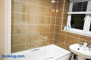 Oasis Haven King room - Image 4