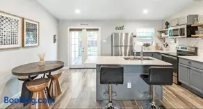 Family home, Massive Backyard, Large patio, Fire pit, Mins to parkland health, Aquarium, Baylor medical - Image 2
