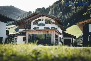 Hotel Landhaus Neumayr - Image 1