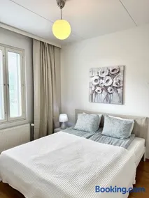 Lovely Stay near Airport, Sauna & Free parking - Image 1