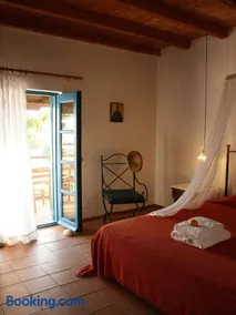 Skites Hotel Bungalows - Image 5