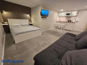 Ary & Pablo Airport Stay - Image 1
