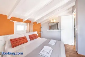 Colorful House (Attic) - Image 5