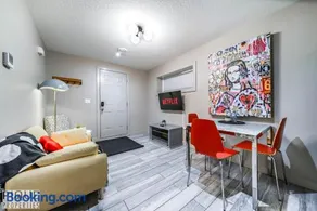 Bright 2BDRM - King Bed - Patio - Netflix - WiFi - Image 2