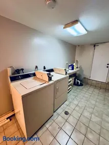 Spacious 3-bedroom Apartment Stunning Views NYC - Image 3