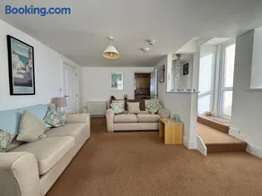 15 The CLIFF APARTMENT-2 BED- SEA VIEW - Image 3