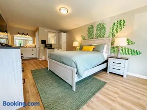 Meadow Room at The Trailblazer Unit 12 - Image 1