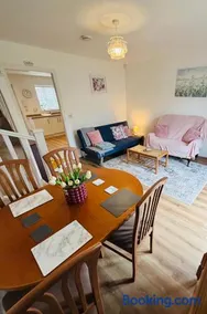 Penuel 3-bedroom Retreat with workspace in Central Sutton-in-Ashfield - Image 2
