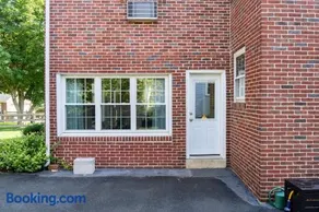 Beautiful fully-furnished Colonial in Millersville - Image 3