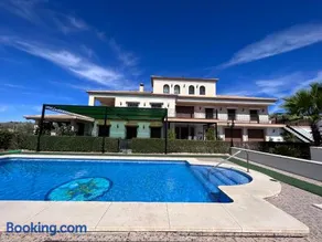 Casa rural para familias con piscina y vistas al atardecer by Con Aire Rural - Image 1