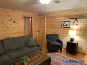 Cozy Lumberjack Cottage - Image 2