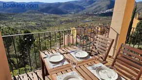 Quiet mountain townhouse with pool and WiFi - Image 4
