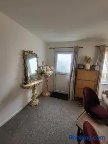 Quaint 1-Bed Cottage, Ilminster - Image 3