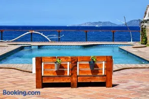 Luxurious Villa by the sea - Image 3