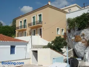 KARMI Apartments Stenies Andros - Image 1