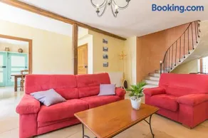 Maison chaleureuse à Éringes avec jardin et parking inclus - Image 2