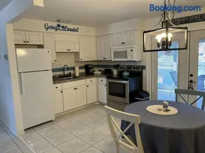 King Suite on Canal - Image 2