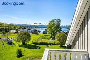 Serene Countryside Holiday Home with Fjord Views and blooming Gardens - Image 2
