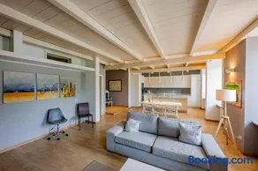 Overlooking The Lake Como Apartments - Image 5