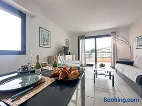 Luxurious 3 Rooms, Pool, Bnbrickeys - Image 1