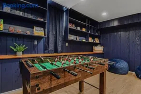 3-Bedroom House Near Notre Dame with Parking - Image 2