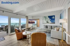 ON THE SAND!! Private Beach! OCEAN FRONT HOT TUB!! - Image 4