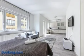 Cozy Stay at Margaret Blvd Prime Buda Location with AC - Image 1