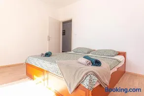 Apartment Nocturno - Image 5