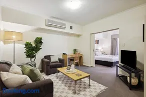 Perth Picture Perfect 1 BDR - Image 1