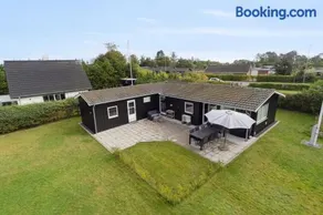 Lovely Summer House In Øster Hurup - Image 4