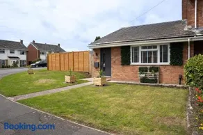 Bungalow in Keynsham - Image 2