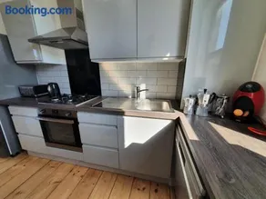 Sunny Apartment with a 10 minute walk to the Sea. - Image 2