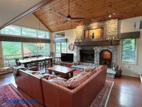 W38 Spacious 5BR Slope View Retreat, Ping Pong, Fireplace and Bretton Woods Adventure - Image 2