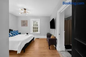 Spacious 3BR 2BA Home with Private Yard - Image 4