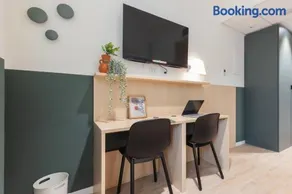 Well-located Campus Rooms Near City Park - Image 4
